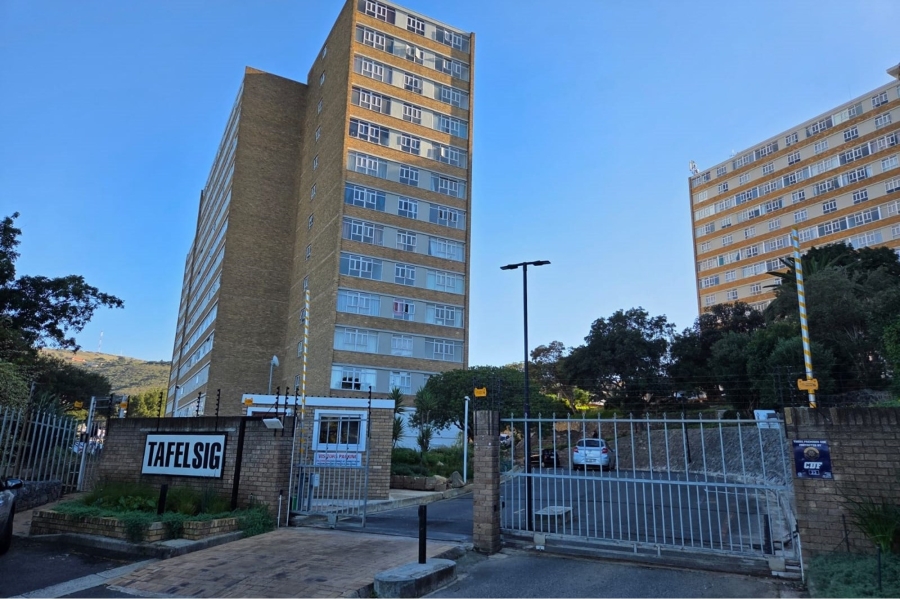1 Bedroom Property for Sale in Loevenstein Western Cape